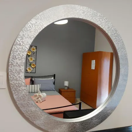 Niki Thalia Viros 2 Apartman *