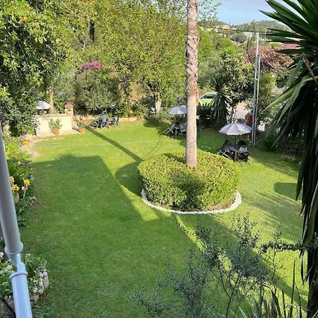 Niki Thalia Viros 2 Apartman *